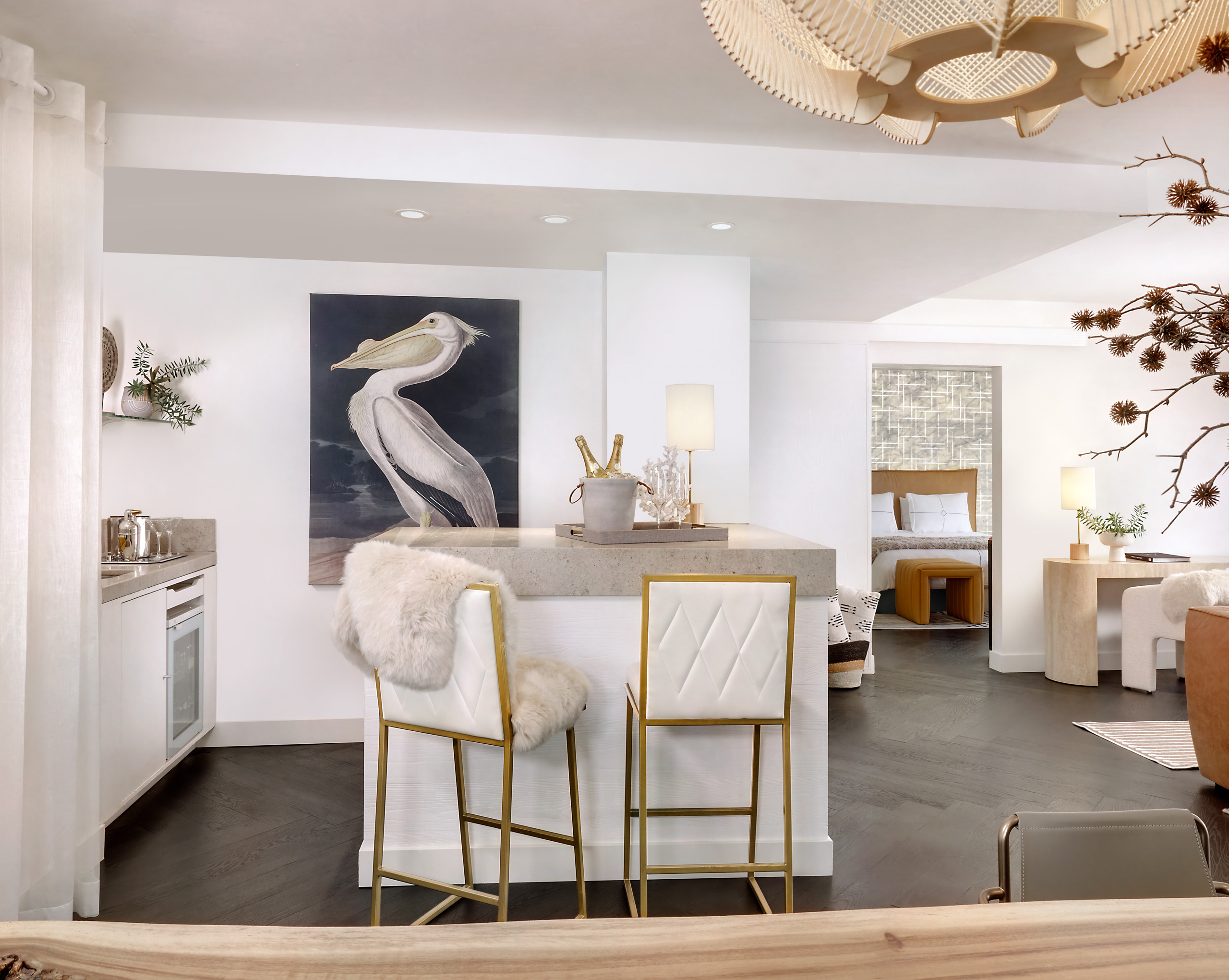 Suite with kitchenette dining area bed and desk